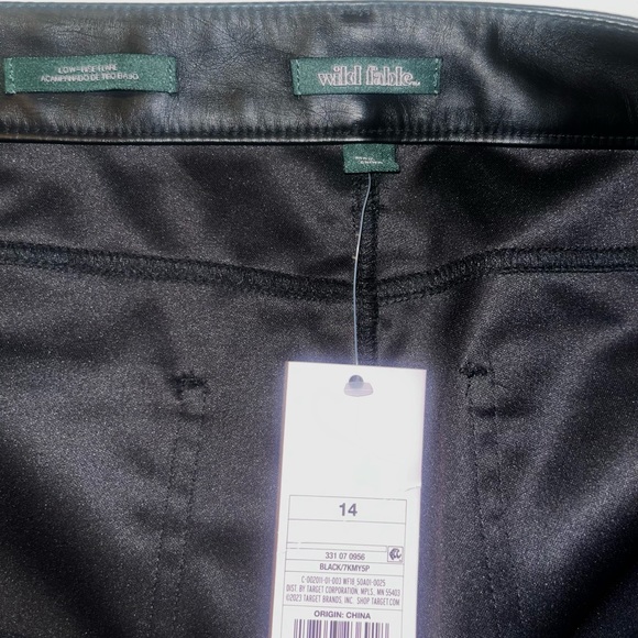 Wild Fable Size 14 Low-Rise Faux Leather Flare Pants in Black 🖤 - Picture 6 of 7